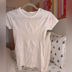 lulu swiftly tech short sleeve white (older style)